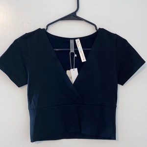 Black crop tee 🖤